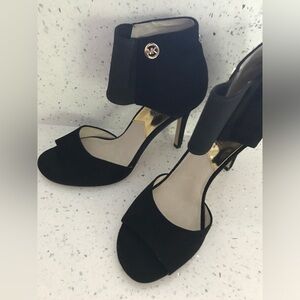 Beautiful heels 👠 never used..